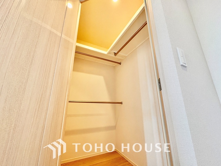 収納 無駄を削ぎ落としたミニマルなデザインが、空間に静謐な美しさをもたらします。研ぎ澄まされた感性を満たす場所です。