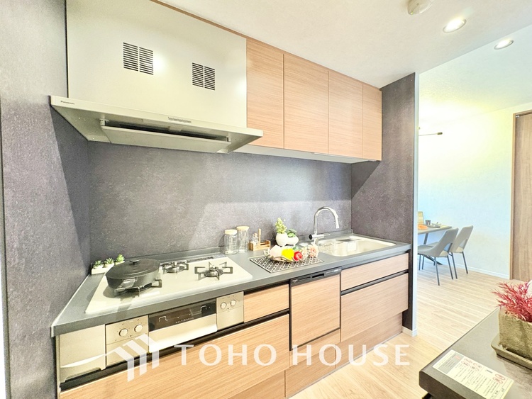 キッチン 上質な素材に囲まれたキッチンは、穏やかな時間が流れる特別な空間。洗練された料理が生まれる場所です。