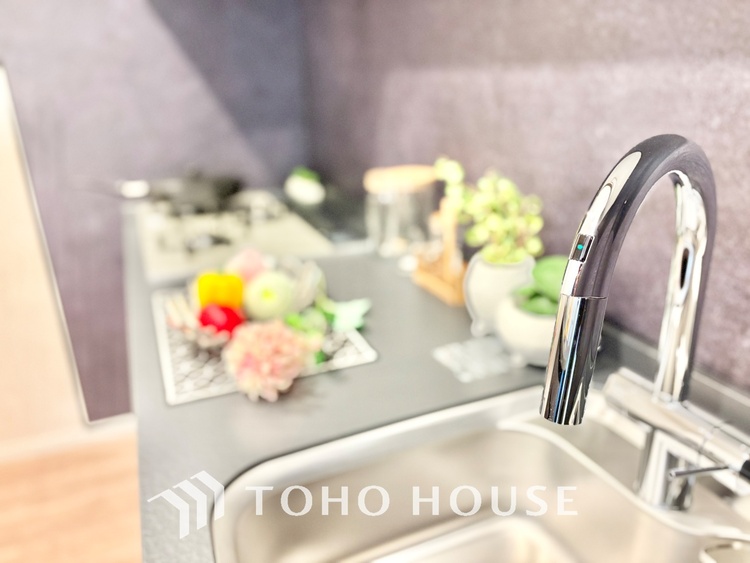 キッチン 時を超えて愛されるデザインが、日常を特別なひとときへと昇華させます。この場所から、心満たされる豊かな食卓が始まります。