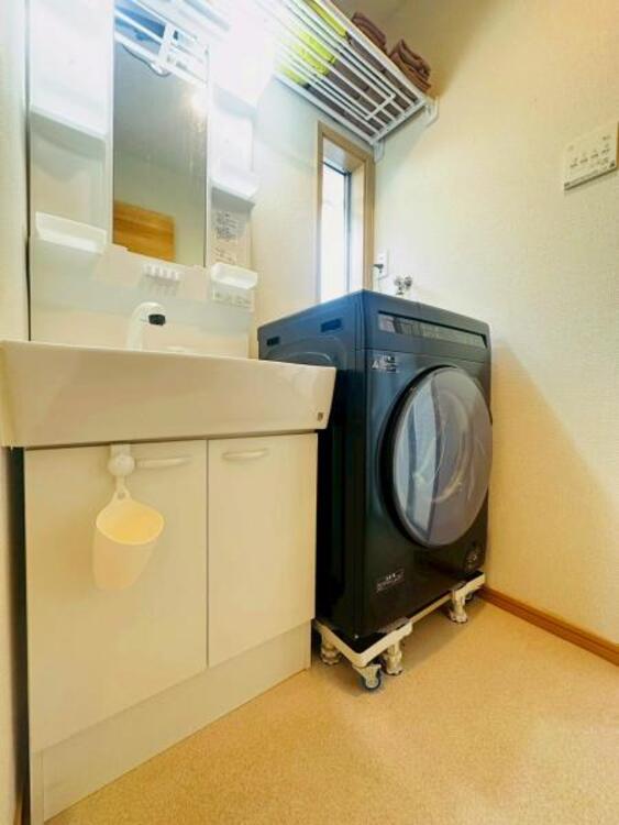 洗面 ゆとりの洗面スペースで朝の身支度もスムーズに行えます