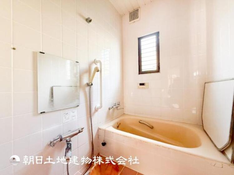 風呂 本画像は入居者様の家具をCGで消した画像であり、現況と異なる可能性がございます。尚、本画像はCGで作成しており、実際に現地に家具は置かれておりません。また、価格に家具は含まれておりません。