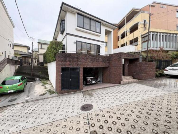 外観 ●〇窓枠から切り取られた写真のような澄み切った光景。季節の移り変わりとともに穏やかな生活〇● 