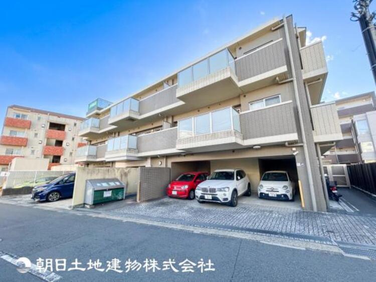 外観 【外観写真】表現された空間はたくさんの光を浴び、風を感じ、暮らしの時間を豊かにしてくれます。デザインされた空間と競い合うかのような充実した建物と共に大切な家族の思い出を刻んでいきます。