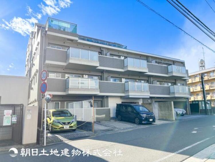 外観 【外観写真】時代の流行ではなく拘りを貫く。シックなカラートーンで街並みに溶け込む外観は、主張し過ぎず、かつ平凡ではない絶妙なバランスで輝きを放ちます。