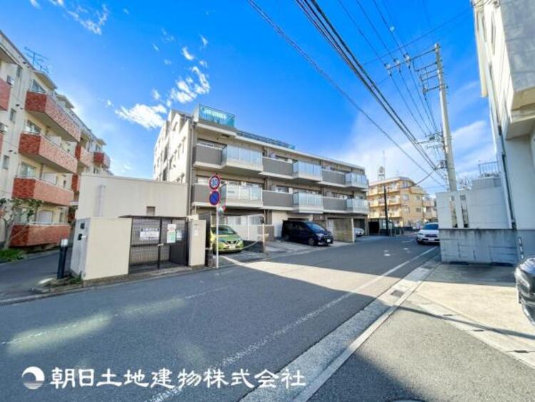 外観 【外観写真】家族の色を映し出す洗練された邸宅は、ずっと輝き続けながらいつしか街の風景に溶け込んでいきます。