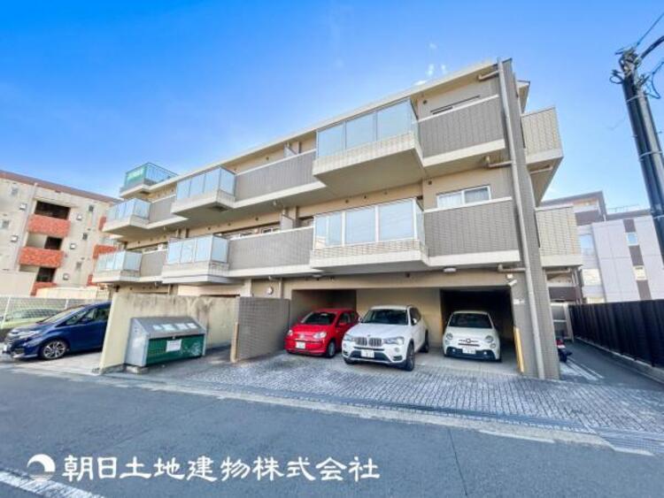 外観 【外観写真】無駄のないデザインと落ち着いたカラーリングが特徴のシンプルモダンな住宅。機能性と美しさを兼ね備えた外観です。