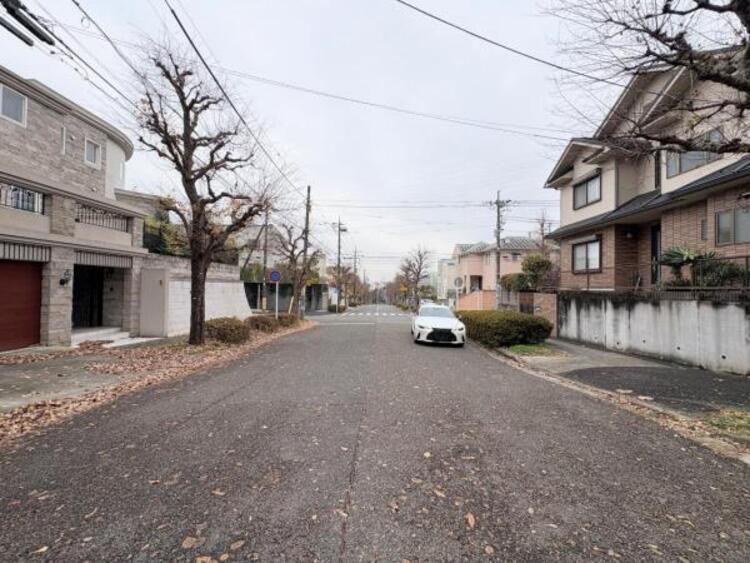 外観 ●〇閑静な住宅地に馴染む落ち着いた色合いの外観。長く愛着を持って住んで頂きたいからこそ飽きのこないシンプルな色目を採用しました。外壁には耐久性・防汚性に優れ、お掃除もしやすいたサイディング材を使用〇● 