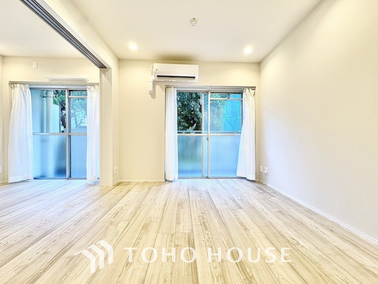 内装 ◆瀟洒な空間◆落ち着きのある彩が見事に調和させた瀟洒な空間を演出。ここに集まる家族の会話と笑顔が絶え間なく続く幸せな空間。