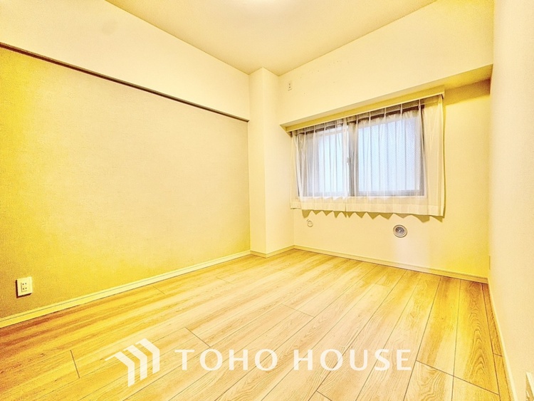 内装 【ROOM】感性を育むプライベートルームはシンプルでスマートな空間。好みの空間で読書をしたり、音楽を聞いたりと一人の時間も充実したものにできます。