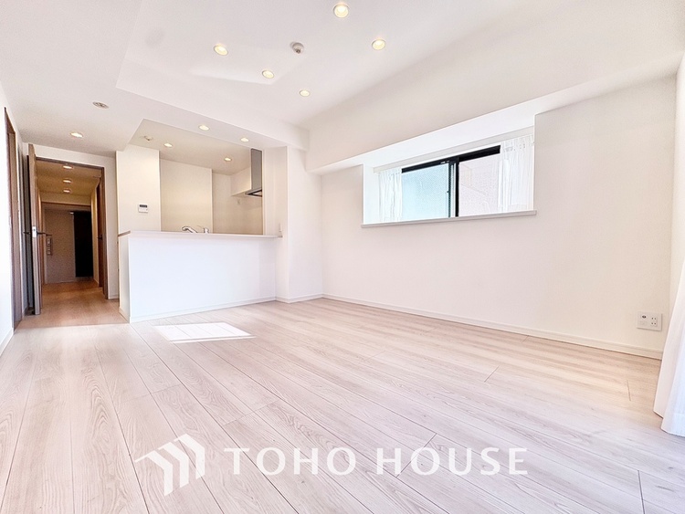 内装 ◆瀟洒な空間◆落ち着きのある彩が見事に調和させた瀟洒な空間を演出。ここに集まる家族の会話と笑顔が絶え間なく続く幸せな空間。