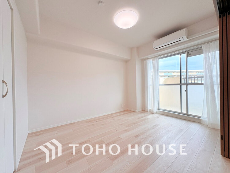 内装 採光もある洋室は、くつろぎのひと時を過ごすのにぴったり