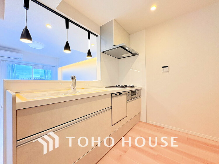 キッチン 落ち着きのあるカラーで統一された清潔感と気品が溢れるキッチン