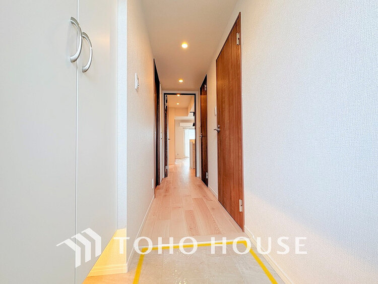 玄関 落ち着いた雰囲気の玄関、家族の帰りを暖かく迎えてくれます