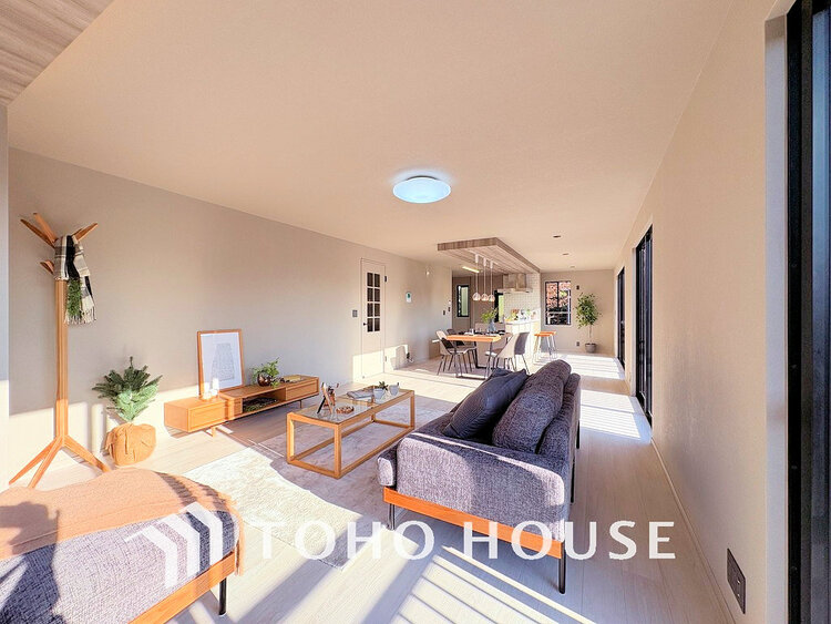 内装 広がりのある住空間、家族が集まるリビング・ダイニング