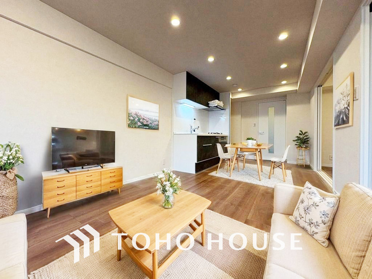 内装 明るいLDKは自然と家族が集まるコミュニケーションの場所に（家具は全てCGです）