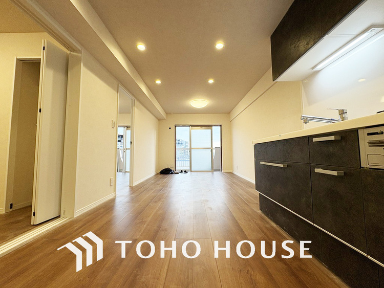 内装 広がりのある住空間、家族が集まるリビング・ダイニング