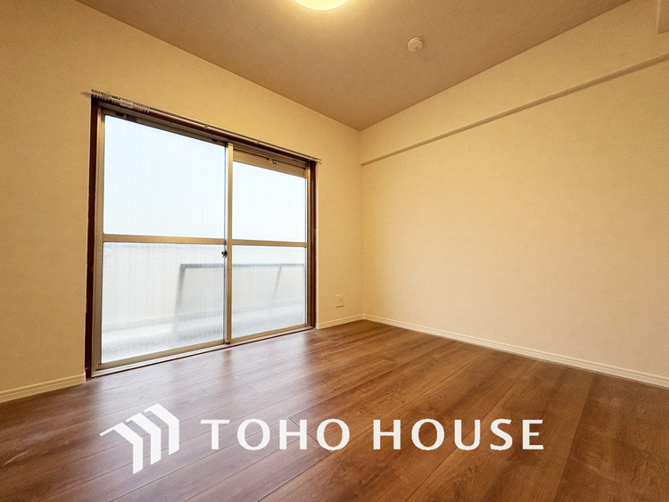 内装 採光もある洋室は、くつろぎのひと時を過ごすのにぴったり