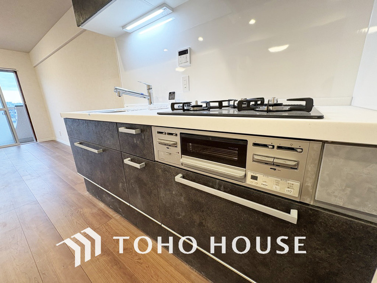 キッチン シンプルな部屋の雰囲気に溶け合うナチュラルキッチン