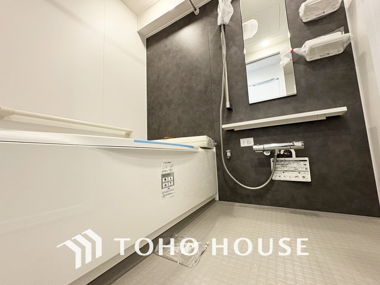 風呂 一日の疲れを癒すバスルームは、心地よいリラックスを叶える清潔感溢れる空間