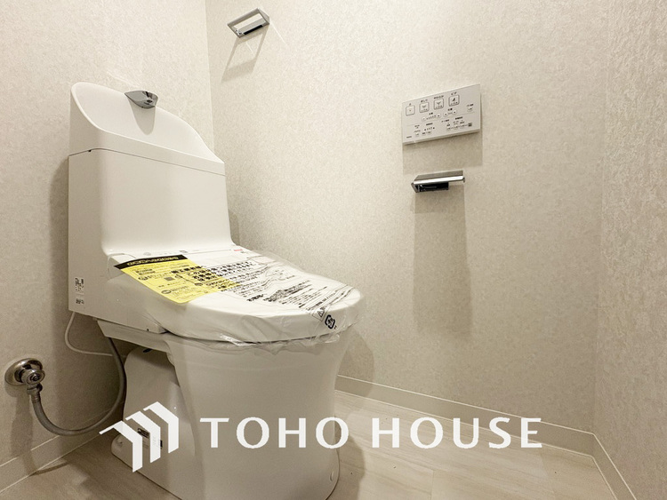 トイレ 清潔な洗浄機能付温水シャワートイレ