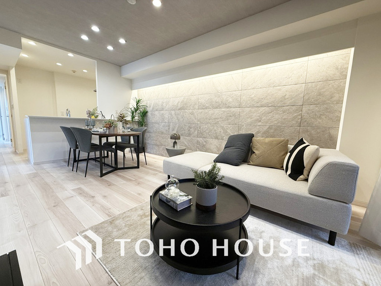 内装 広がりのある住空間、家族が集まるリビング・ダイニング