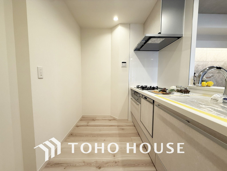 キッチン シンプルな部屋の雰囲気に溶け合うナチュラルキッチン