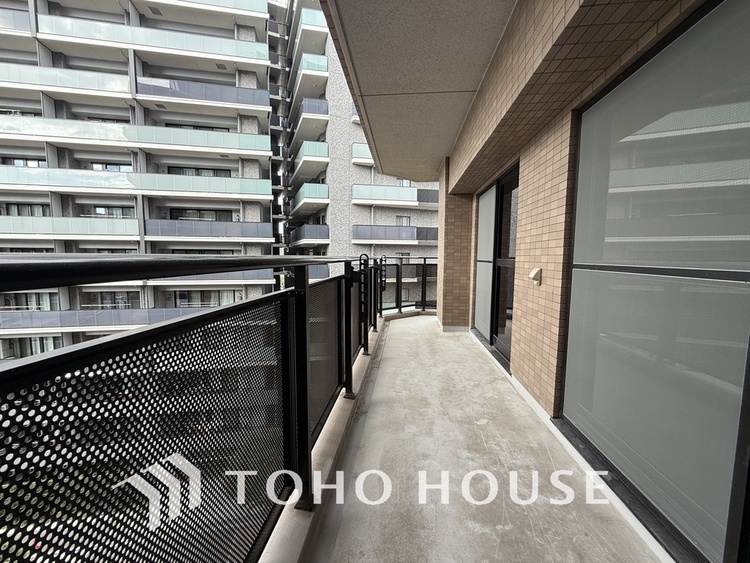 バルコニー 陽当たり良好なバルコニー