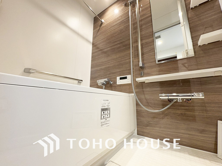 風呂 一日の疲れを癒すバスルームは、心地よいリラックスを叶える清潔感溢れる空間