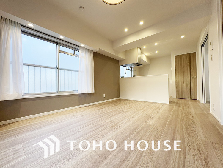 内装 広がりのある住空間、家族が集まるリビング・ダイニング