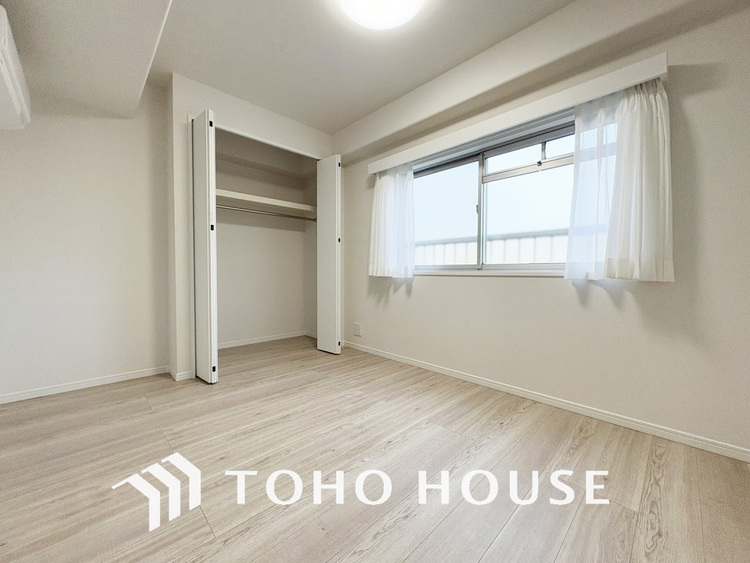 内装 採光もある洋室は、くつろぎのひと時を過ごすのにぴったり