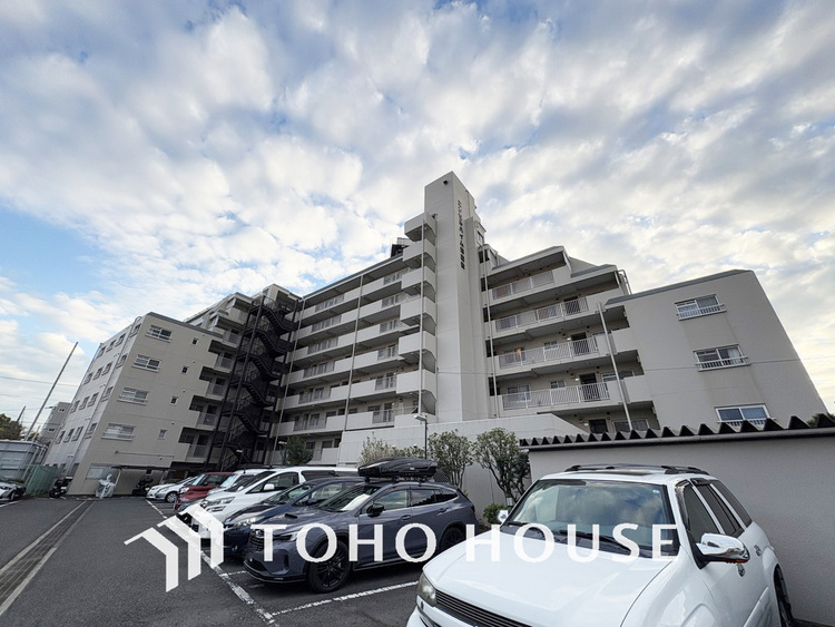 外観 〜南西角部屋につき陽当たり・通風良好〜フルリノベーション済み〜安心の新耐震基準マンション〜