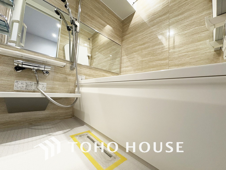 風呂 一日の疲れを癒すバスルームは、心地よいリラックスを叶える清潔感溢れる空間