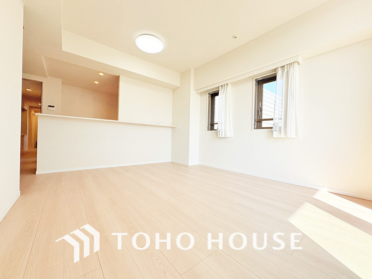 内装 広がりのある住空間、家族が集まるリビング・ダイニング