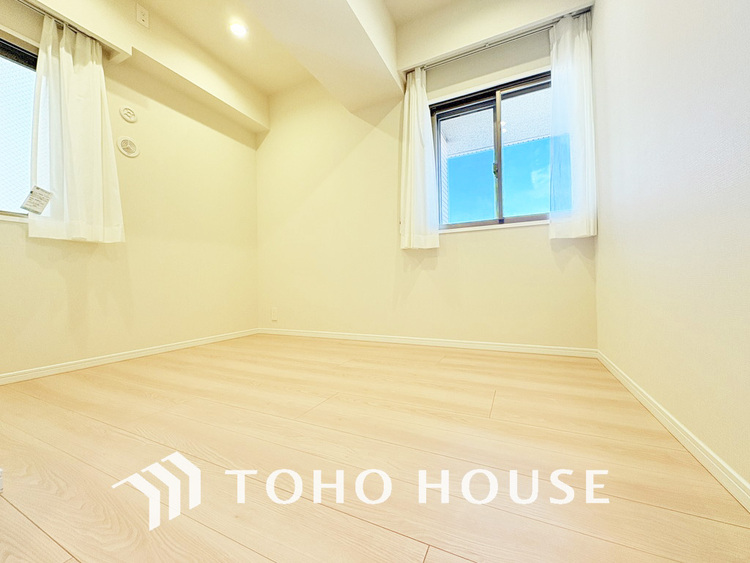 内装 採光もある洋室は、くつろぎのひと時を過ごすのにぴったり