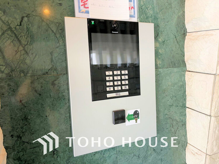 その他 エントランスはオートロック完備で安心のセキュリティ