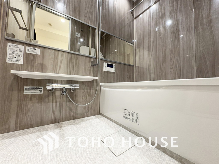 風呂 一日の疲れを癒すバスルームは、心地よいリラックスを叶える清潔感溢れる空間