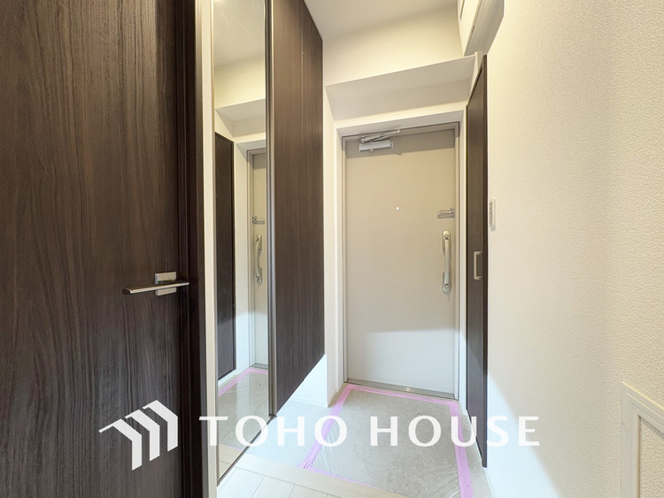 玄関 飾り過ぎないシンプルな内装の玄関