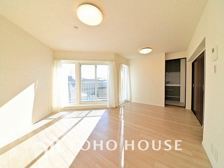 内装 家族みんなが爽やかに過ごせるように、光をたっぷり取り込んだLDK