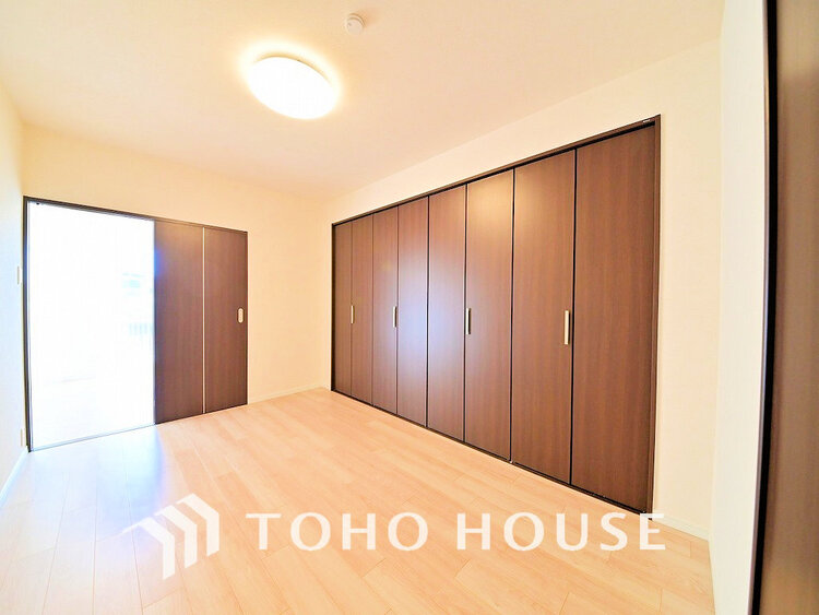 内装 1日の疲れを癒し、心地よく寛げるようゆったりとした広さをしています