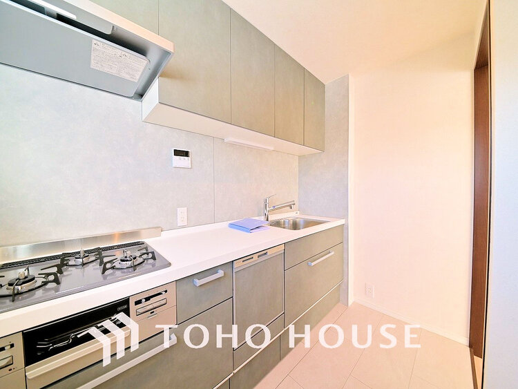 キッチン シンプルな部屋の雰囲気に溶け合うナチュラルキッチン