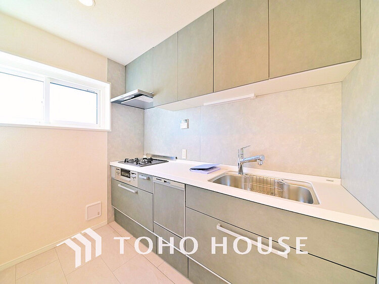 キッチン 落ち着きのあるカラーで統一された清潔感と気品が溢れるキッチン