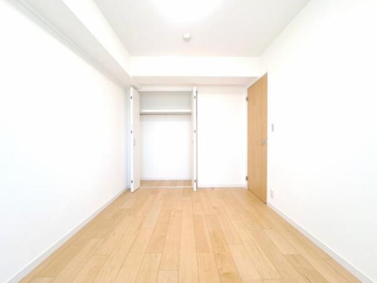 内装 洋室６帖　居室には収納スペースが豊富なため、シンプルですっきりとした暮らしが実現できます。