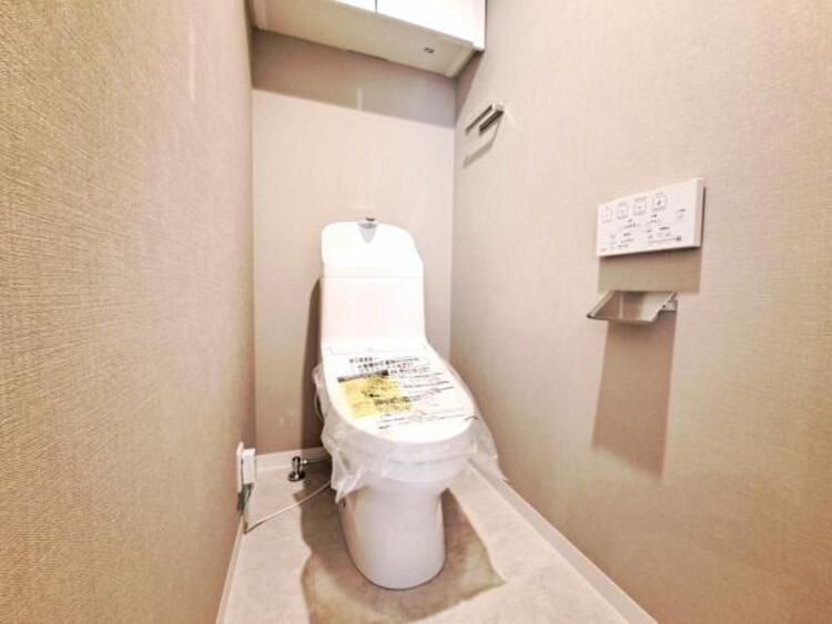 その他 シャワートイレ　シャワートイレを標準装備。操作パネルで、洗浄機能や温度設定などもラクラク設定できます。