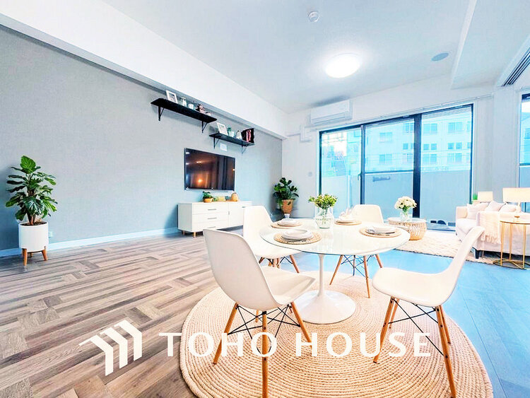 内装 広がりのある住空間、家族が集まるリビング・ダイニング(家具は全てCGです)