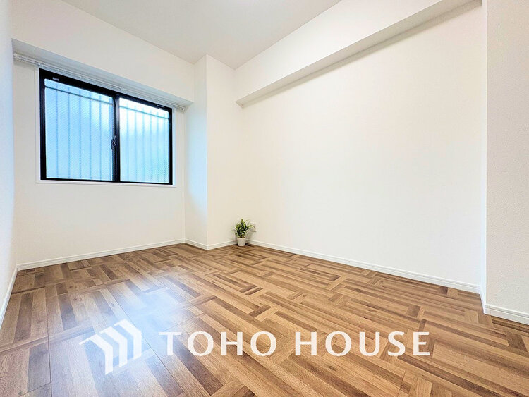 内装 採光もある洋室は、くつろぎのひと時を過ごすのにぴったり