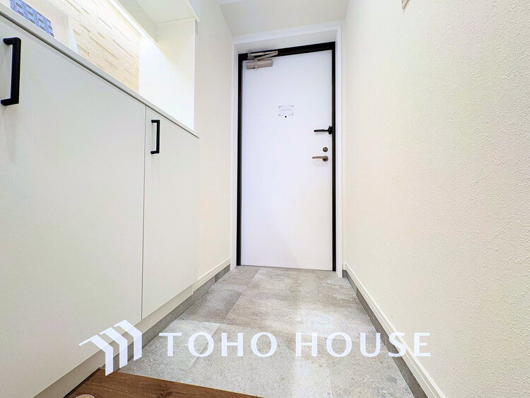 玄関 落ち着いた雰囲気の玄関、家族の帰りを暖かく迎えてくれます