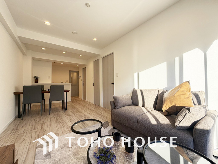 内装 広がりのある住空間、家族が集まるリビング・ダイニング