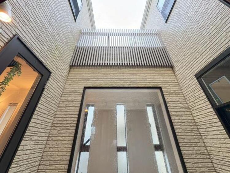 内装 中庭吹き抜け