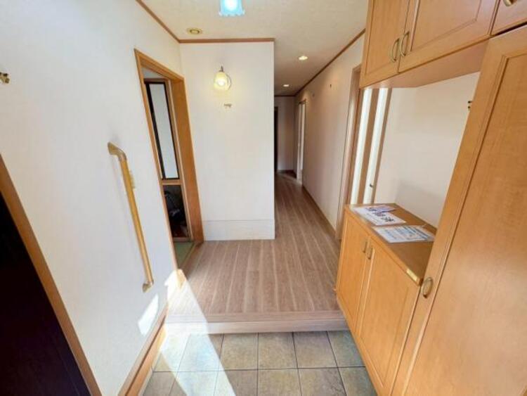 その他 年配の方にも優しい段差の少ない玄関です。