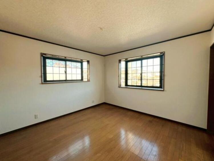 内装 柔らかな色合いに優しく包まれ、リラックスタイムを送れる寝室 